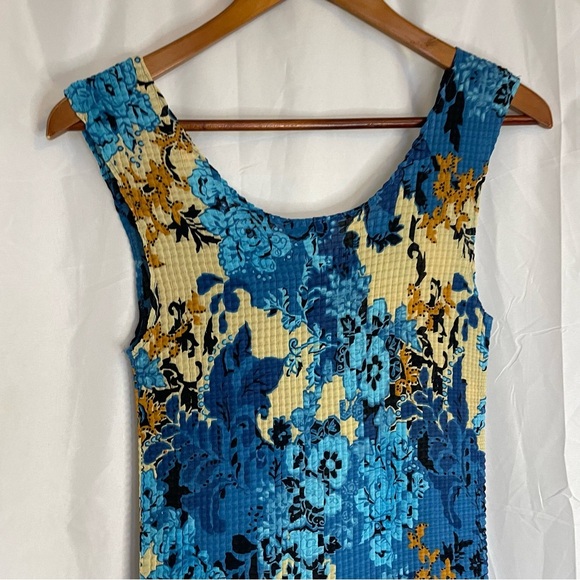 NICOLA Women’s Blue Cream Floral Crinkle Pleated Smocked Sleeveless Tank Medium - Picture 8 of 11